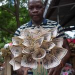 640x360 abstract geometric background featuring subtle gradient color transitions